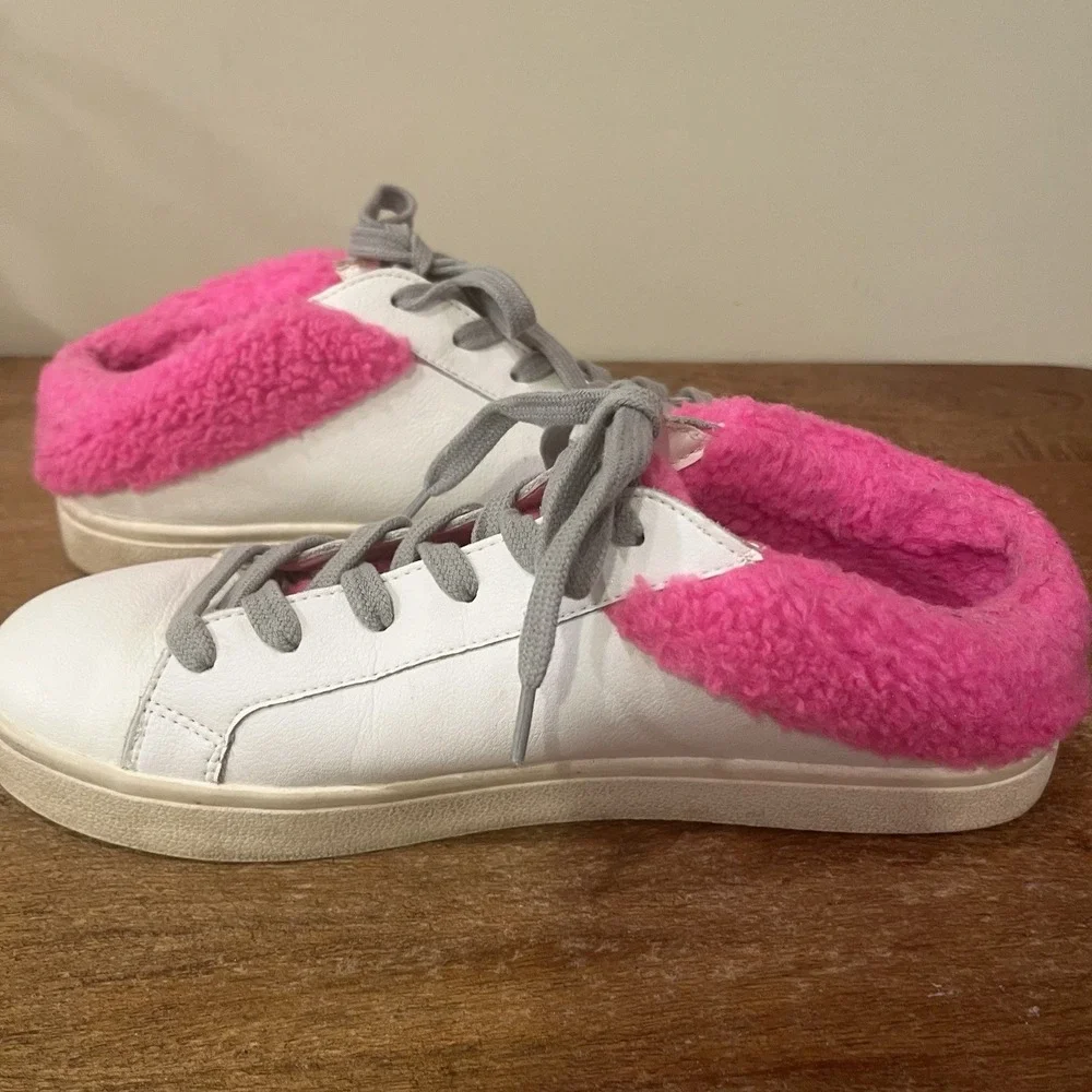 Steve Madden Polaris Sherpa Fashion Sneaker Shoes‎ White Pink Faux Fur Y2K ~7.5